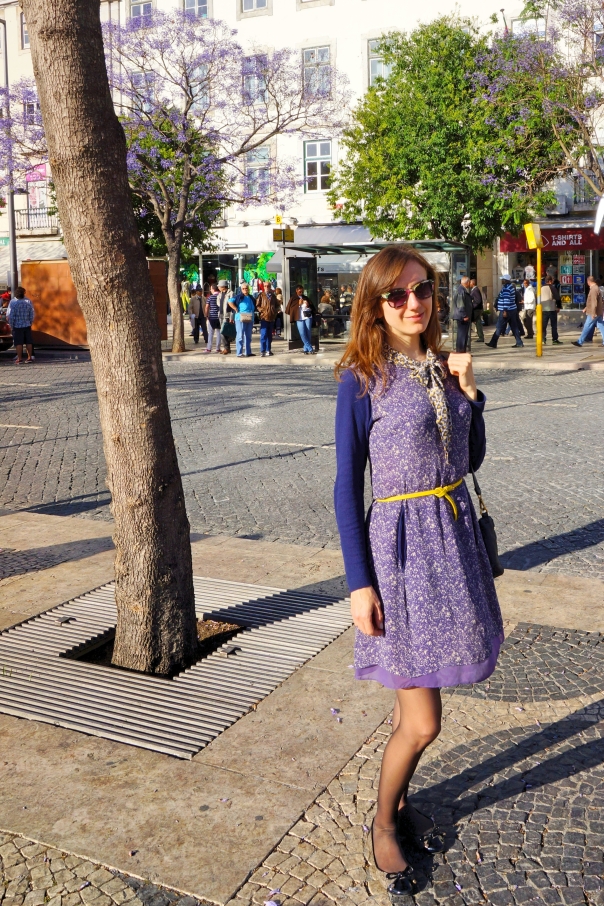 Matching my outfit with beautiful Lisbon blossom